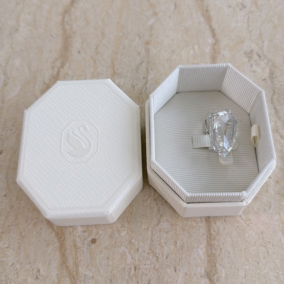 New Swarovski Mesmera Clip Earring. - Picture 2 of 10